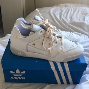 ADIDAS women 8.5 slam courts!